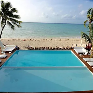 https://deluxe-suite-beachside-private-beach-club-and-golf.quintano-roohotels.com